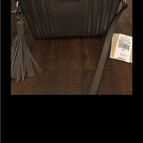 Michael Kors crossbody with matching Bedford wallet in Cinder. - Picture 4 of 14